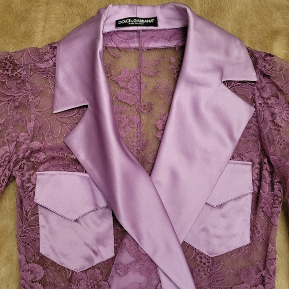 $2,500+ Dolce and Gabbana lace and silk blouse - Picture 6 of 12